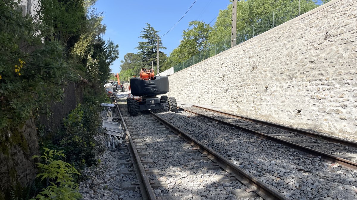 Chantier SNCF des murs de soutènement du Cévenol à Nîmes (Photo Anthony Maurin)