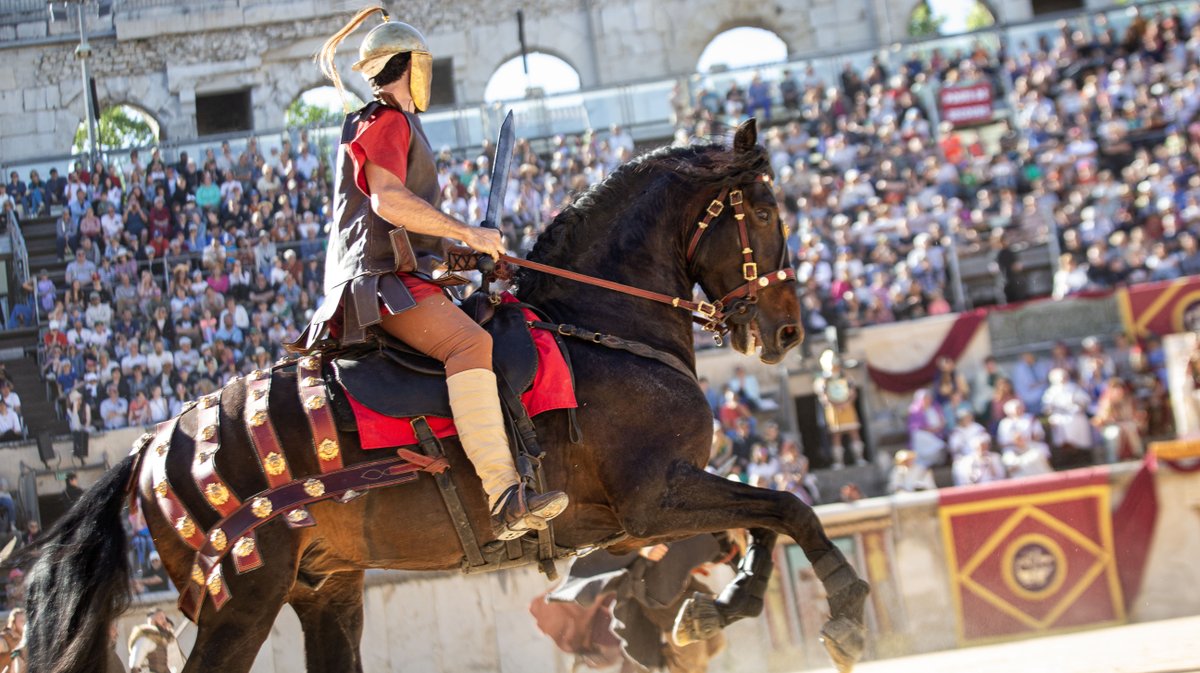 spartacus arenes nimes romaines spectacle