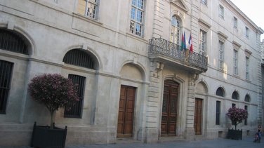 hôtel de ville nîmes
