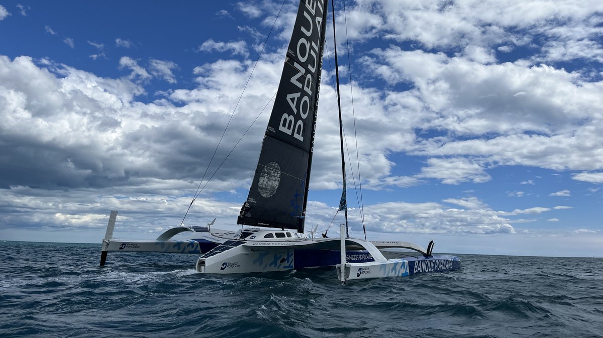 GRAU DU ROI Le Maxi Trimaran Banque Populaire XI fait escale en Méditerranée