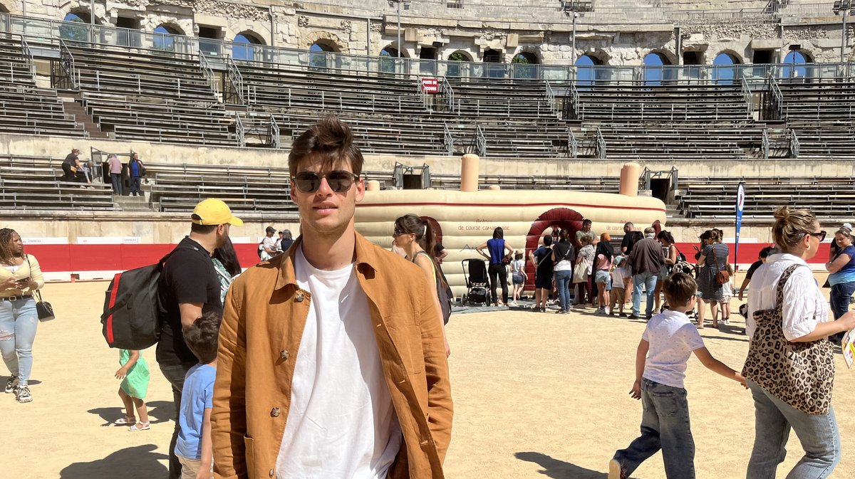 NÎMES EN FERIA Les enfants lance la festivites de Pentecôte dans les arènes