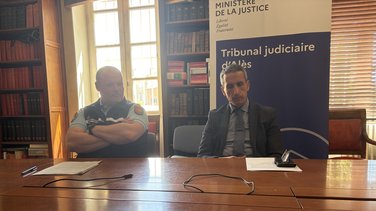 Le commandant de gendarmerie Gabriel Dugas et le procureur de la République d'Alès Abdelkrim Grini