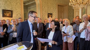 Carole Bergeri, lors de la remise du diplôme de maire honoraire en préfecture