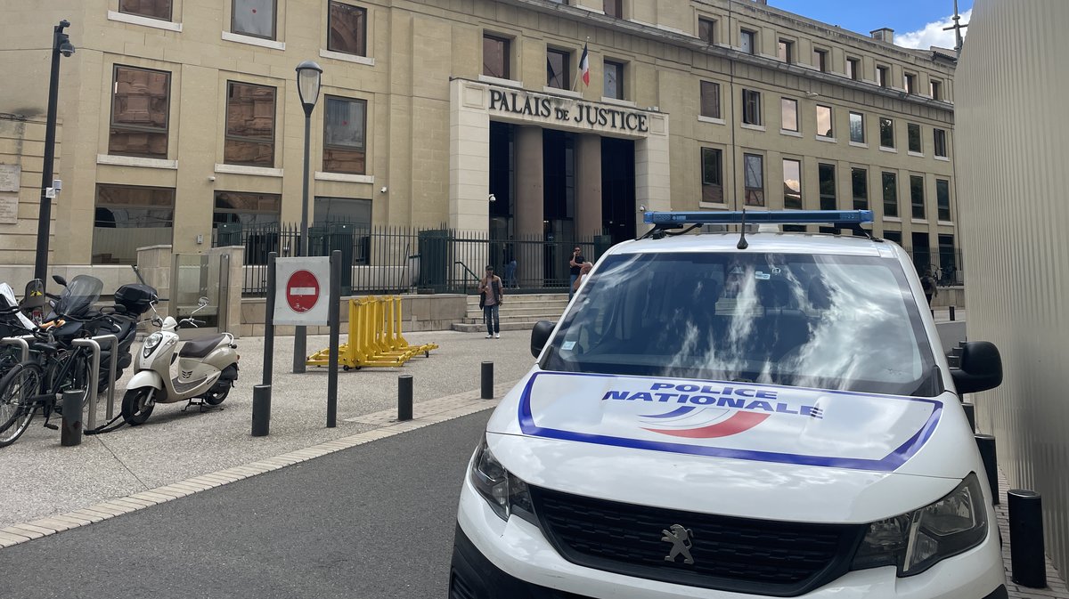 Palais de justice, tribunal correctionnel, police