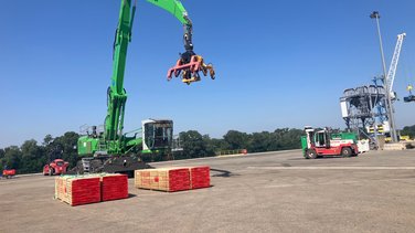 La nouvelle pelle de manutention du port d'Arles est gage de compétitivité.