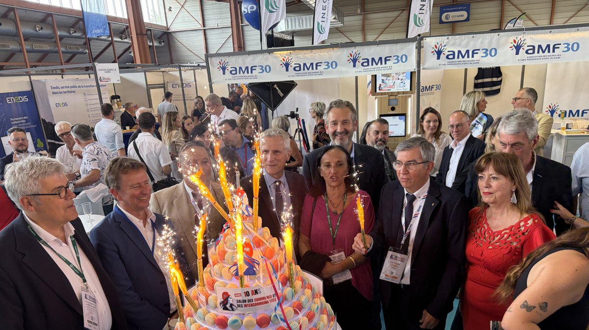 Petits macarons et bougies pour les 10 ans du salon