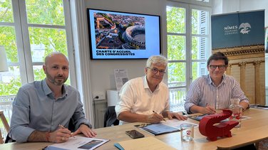 Le président du Club des Hôteliers de Nîmes, Lionel Maury, l’adjoint au tourisme Laurent Mespoulet et le directeur de l’office du tourisme Xavier Labaune