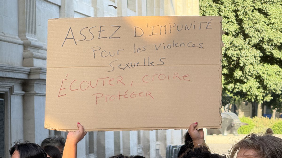 Mobilisation droits de l'enfant tribunal Nîmes