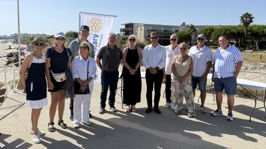 Rotary Baie d'Aigues-Mortes handiplage drapeau