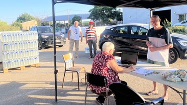 distribution eau en bouteilles
