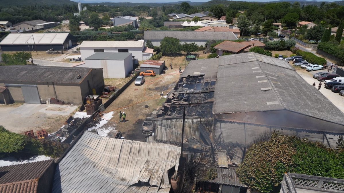 incendie uzès hangar maison feu sapeurs pompiers