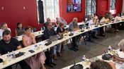 Ce samedi, en conseil municipal, en chemise bleue : l’adjoint aux sports, Bruno Ferrier
