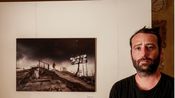 Adrien Vautier expose Si tu traverses l’hiver, une série de photos prises lors de la guerre en Ukraine.