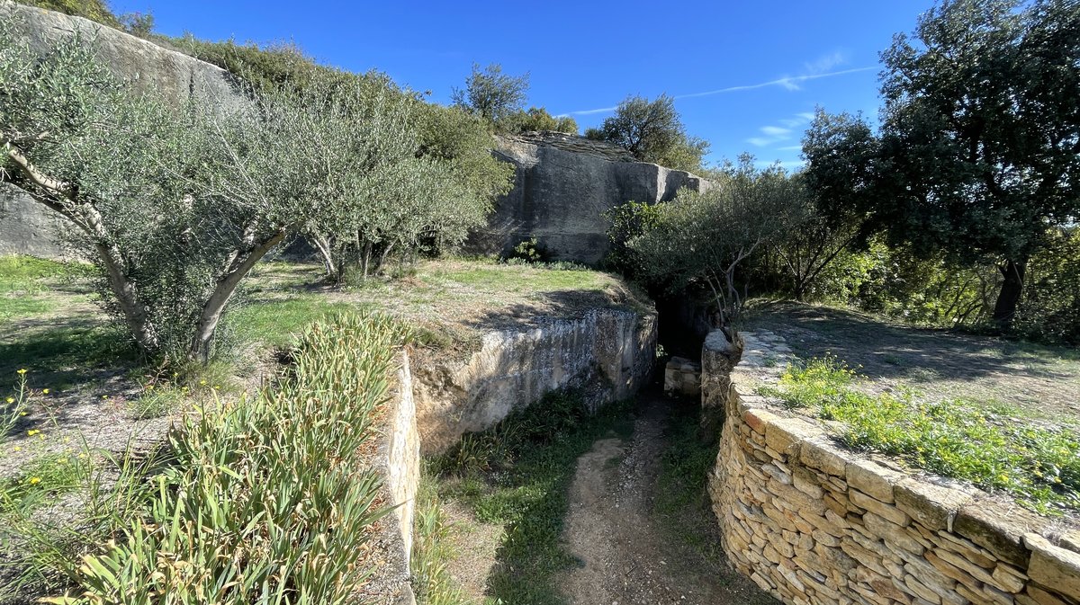 Le site du Vallon d’Escaunes à Cantarelles, carrières et tunnels de l'aqueduc du Pont du Gard (Photo Anthony Maurin)