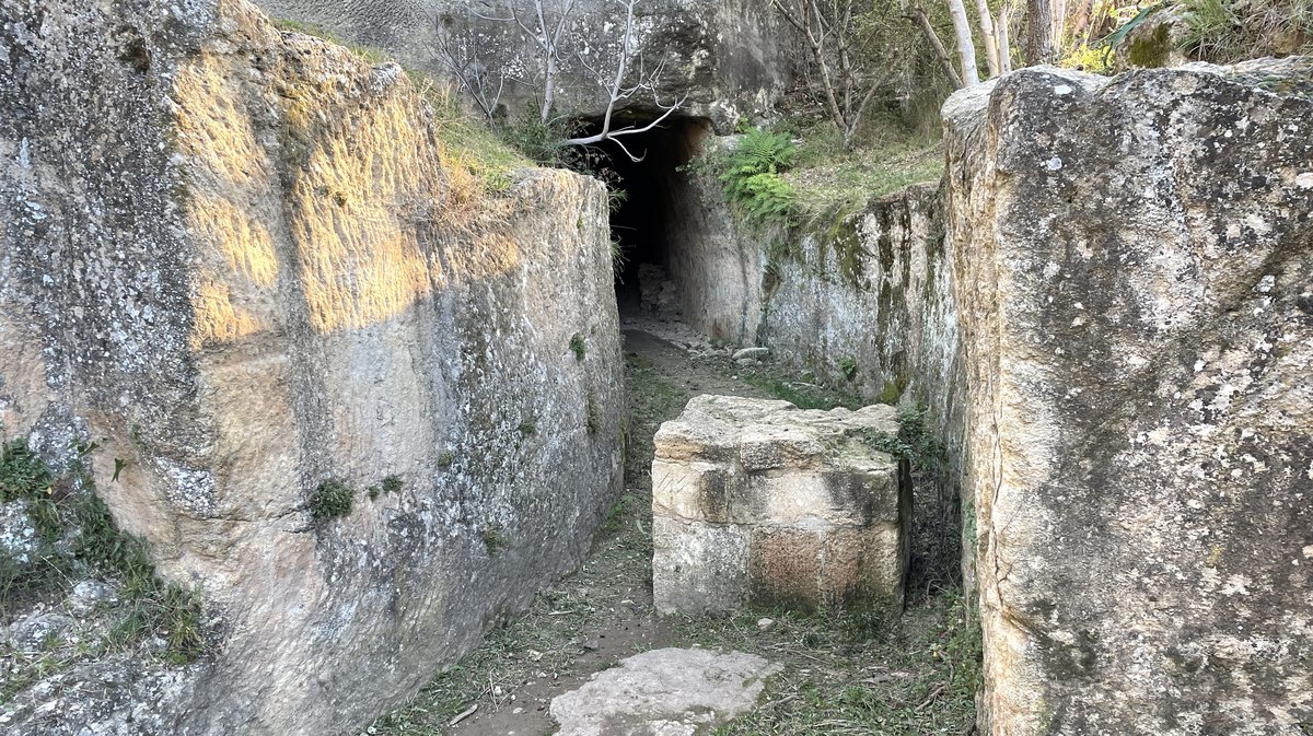 Le site du Vallon d’Escaunes à Cantarelles, carrières et tunnels de l'aqueduc du Pont du Gard (Photo Anthony Maurin)