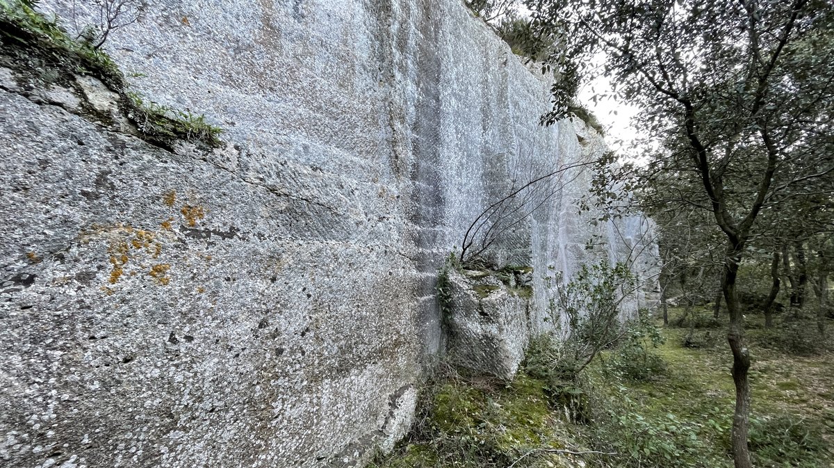Le site du Vallon d’Escaunes à Cantarelles, carrières et tunnels de l'aqueduc du Pont du Gard (Photo Anthony Maurin)