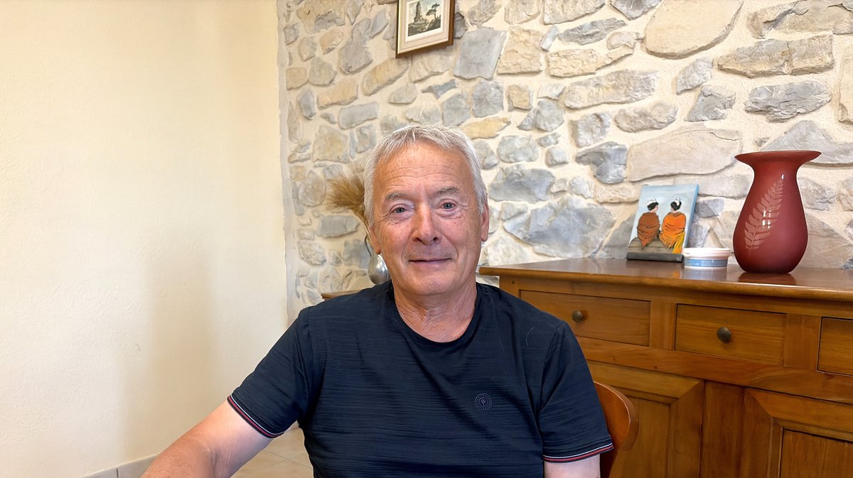 Daniel Marquet est un viticulteur à la retraite. Il est maire depuis 2001