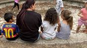Petite pause après l'atelier « savon » des enfants du centre de loisirs du Mas Praden.