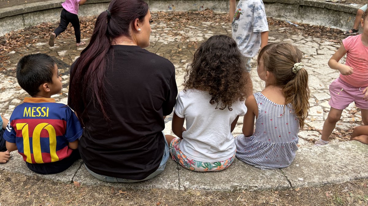 Petite pause après l'atelier « savon » des enfants du centre de loisirs du Mas Praden.