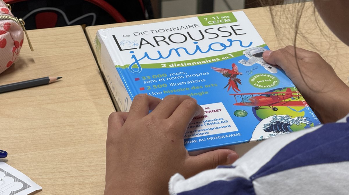 Livre scolaire école illustration