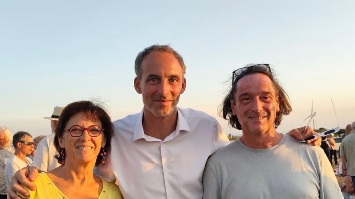 Au centre, Raphaël Glucksmann avec, à sa droite, Christophe Cavard