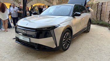 la nouvelle DS N°7 automobiles