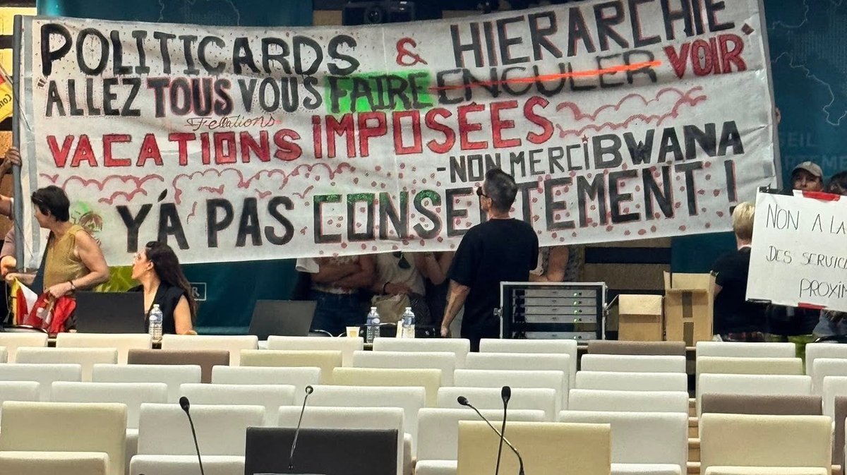 Banderole déployée à l'occasion du CST de juin