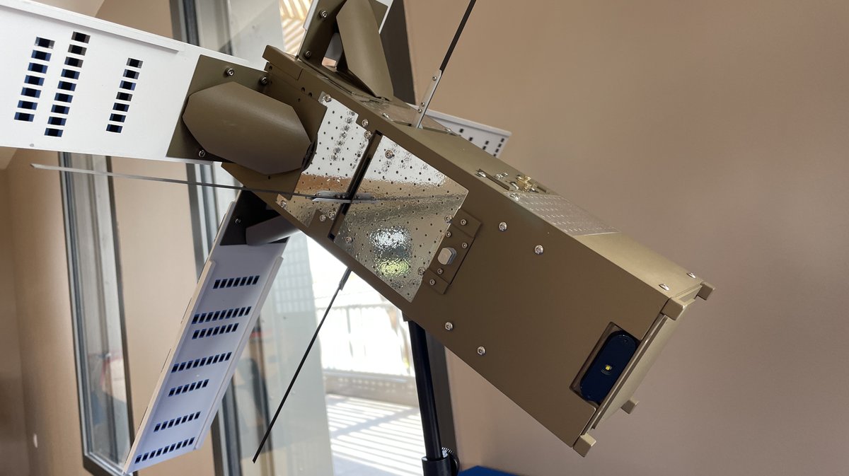 Symétrie Centre spatial de l'Université de Montpellier Fondation Van Allen 20 ans ROBUSTA le CubeSat (Photo Anthony Maurin)