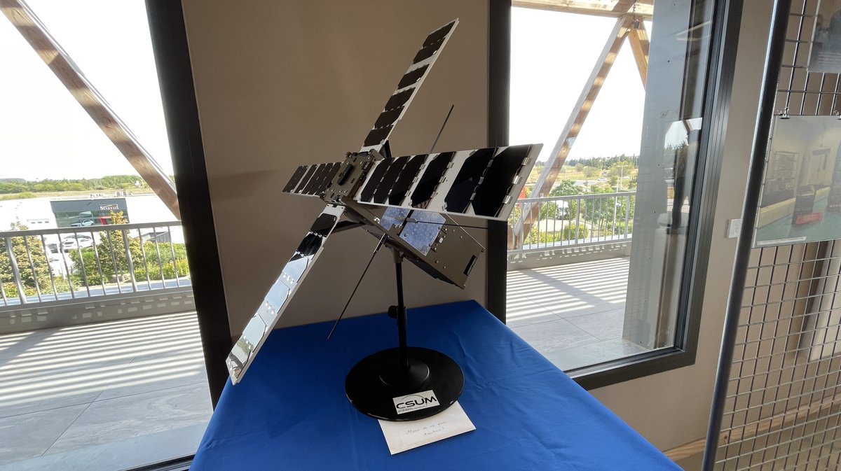 Symétrie Centre spatial de l'Université de Montpellier Fondation Van Allen 20 ans ROBUSTA le CubeSat (Photo Anthony Maurin)