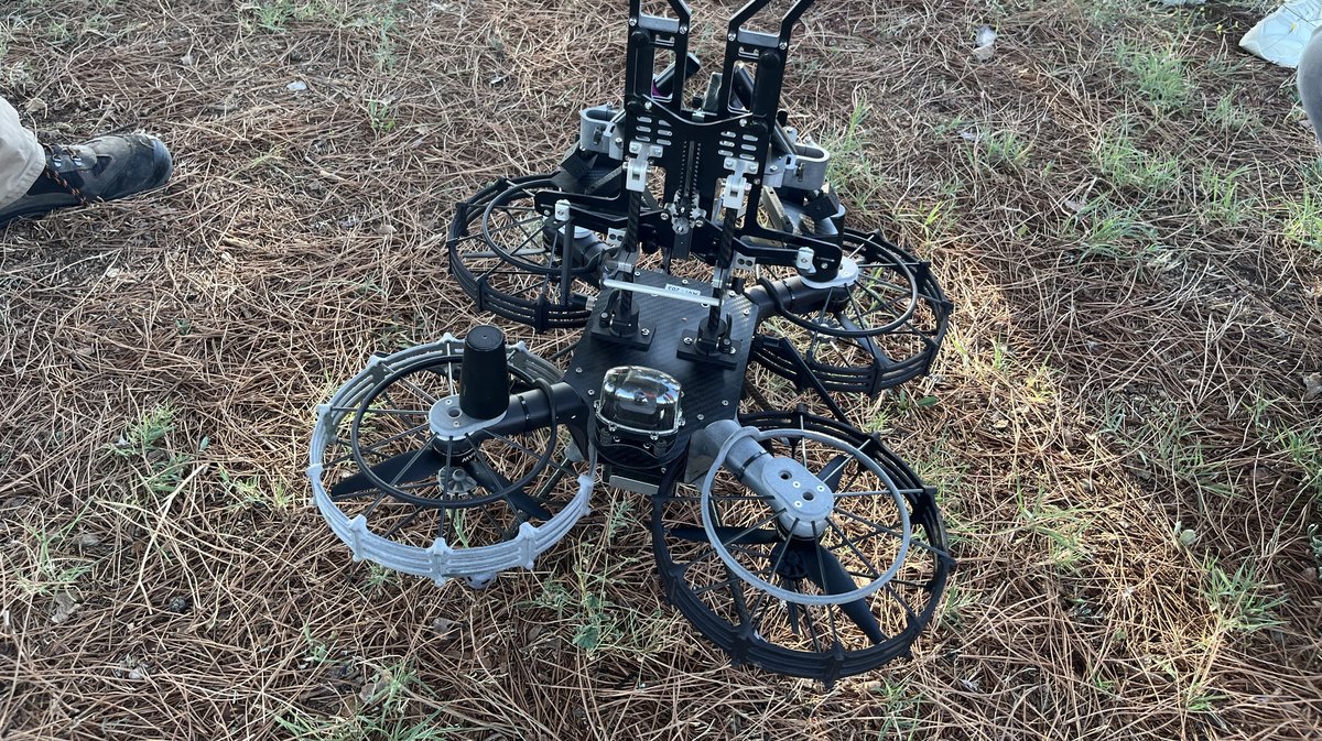 AUBORD Enedis pose des balises avifaune par drone pour protéger les oiseaux du Gard