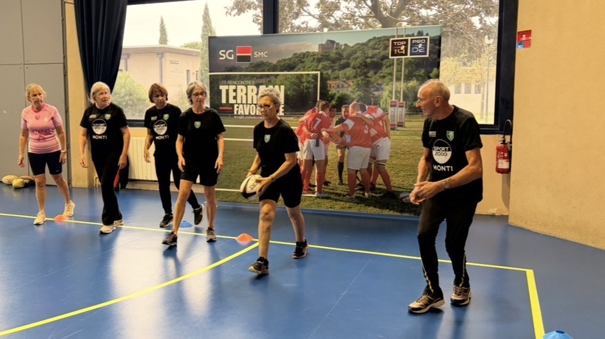 Les pratiquants de rugby santé participent aux ateliers sportifs organisés au Forum des Angles dans le cadre des Rencontres terrain favorable.