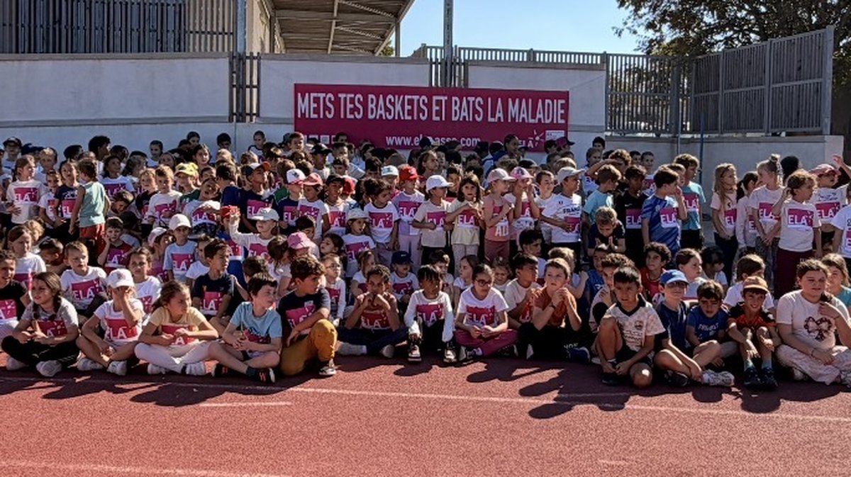 Près de 400 élèves des écoles Saint-Exupéry, du Vieux Moulin et Pie XII ont participé à une course solidaire pour ELA, vendredi 16 octobre au stade André-Savonne, à Rochefort-du-Gard.