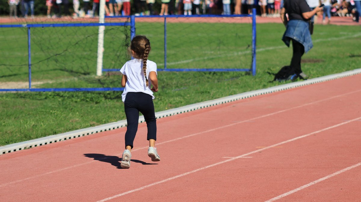Six minutes de course pour soutenir les personnes atteintes de leucodystrophies, dans le cadre de l’opération « Mets tes baskets et bats la maladie ».