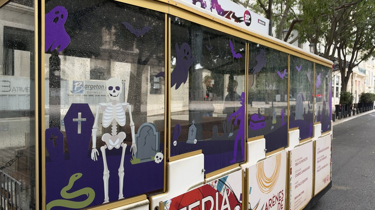 Le petit train touristique de Nîmes s'est mis aux couleurs d'Halloween (Photo Anthony Maurin)