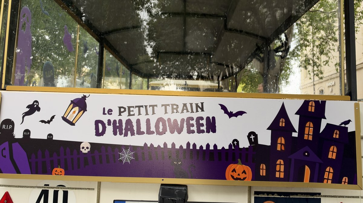 Le petit train touristique de Nîmes s'est mis aux couleurs d'Halloween (Photo Anthony Maurin)